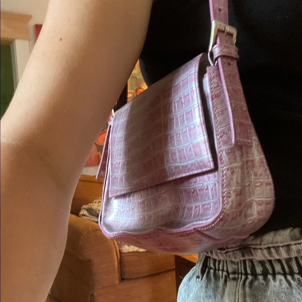 Y2k Wilsons Leather pearly Pink Croc-Embossed Shoulder Bag